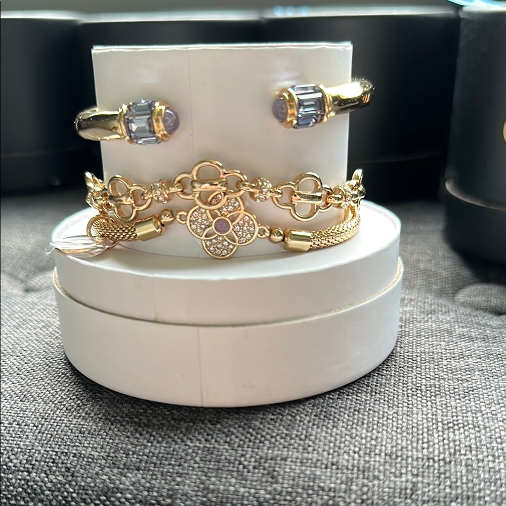 Gold Chain Bracelet with Delicate Design